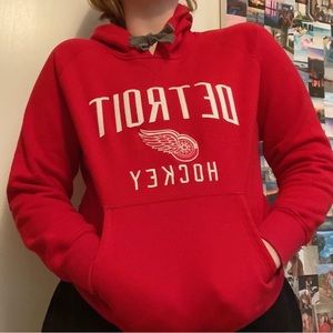 Detroit Wings Hockey sweatshirt!! 💌